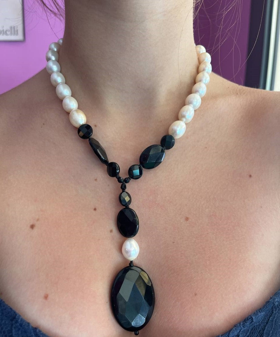 Collier perle coltivate barocche e onice nero con pendente