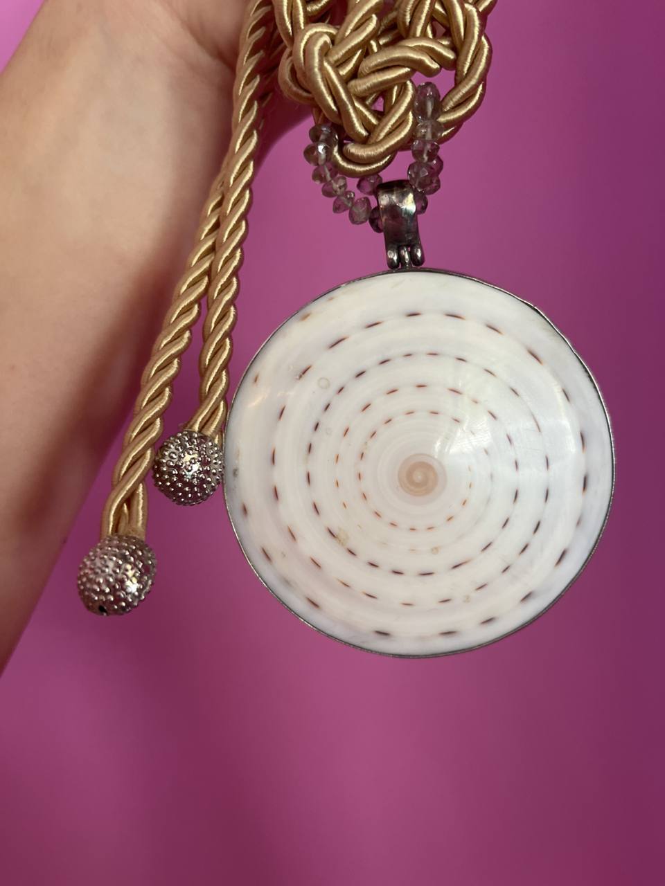 Collezione Intreccio - cordone di seta con pendente conchiglia