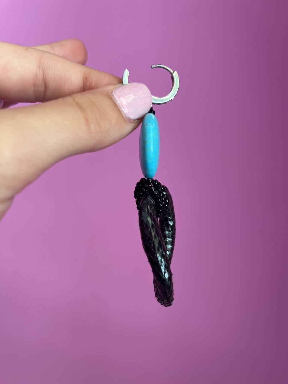 Orecchini pitone naturale nero e pasta di turchese
