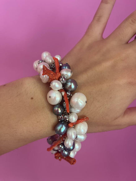 Collezione mediterranea - Bracciale con corallo naturale e perle grigie e bianche coltivate