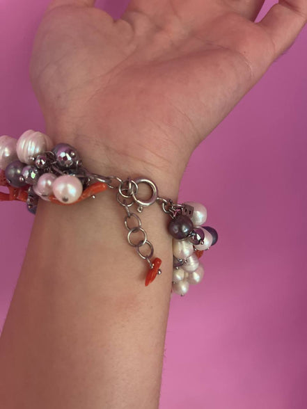 Collezione mediterranea - Bracciale con corallo naturale e perle grigie e bianche coltivate