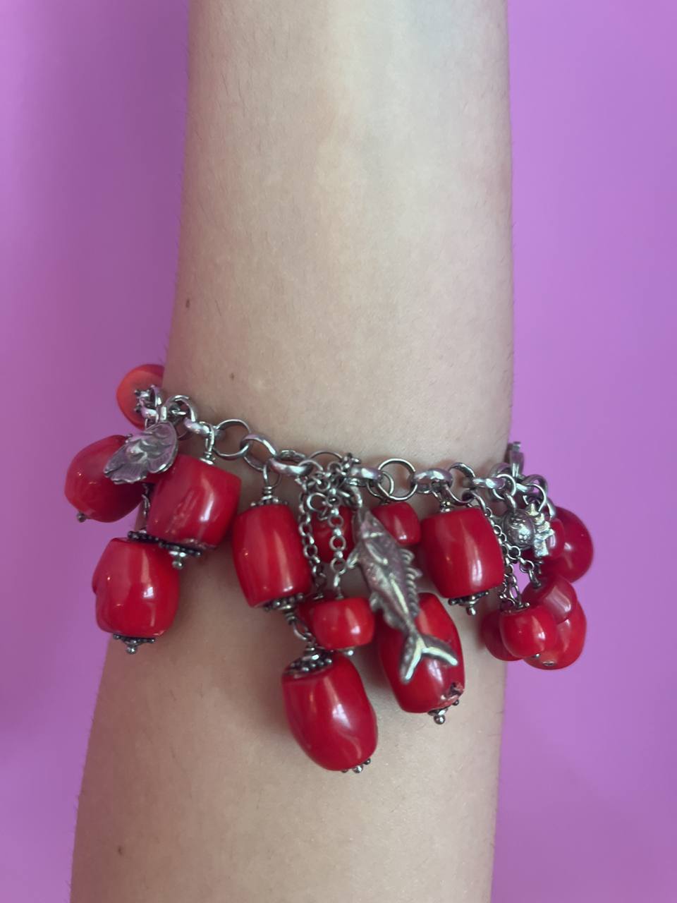 Bracciale MEDITERRANEA con corallo bamboo e charms in argento 925