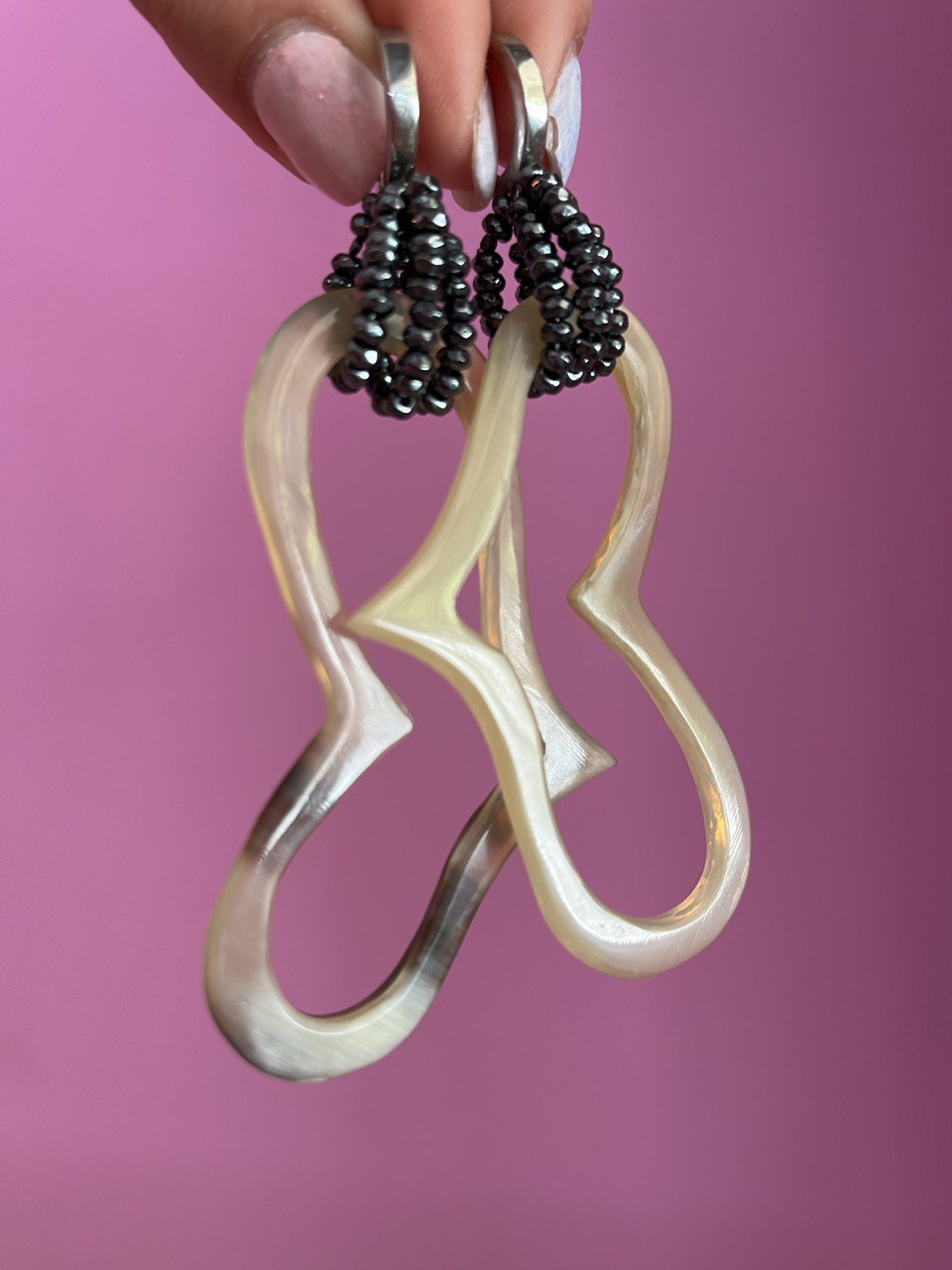 Orecchini con corno a forma di cuore e ematite