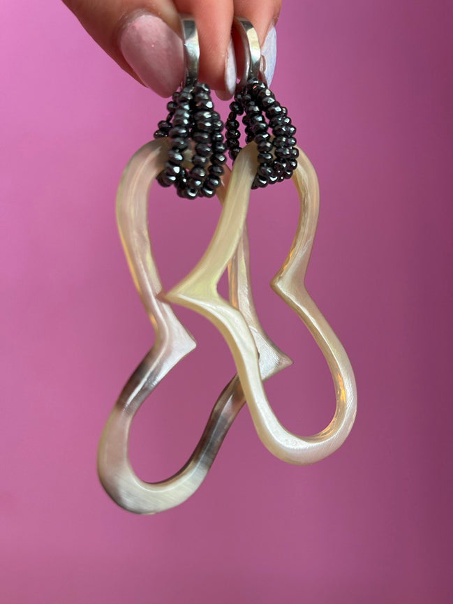 Orecchini con corno a forma di cuore e ematite