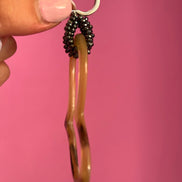 Orecchini con corno a forma di cuore e ematite