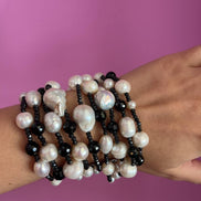 MAGNIFICO  Bracciale Multifili - 9 file - perle bianche coltivate, spinello nero precious cut e onice