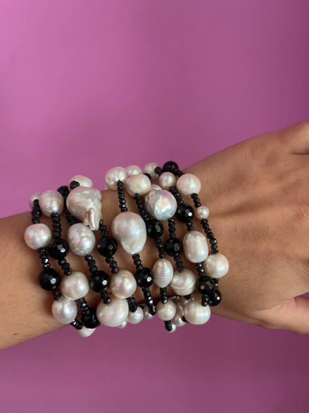 MAGNIFICO  Bracciale Multifili - 9 file - perle bianche coltivate, spinello nero precious cut e onice