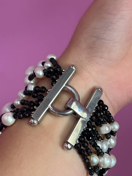 MAGNIFICO  Bracciale Multifili - 9 file - perle bianche coltivate, spinello nero precious cut e onice