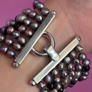 MAGNIFICO Bracciale multifili - 7 file - onice e perle coltivate grigie