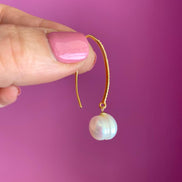 Orecchini ICONICI con perle e ago lungo