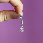 Mono orecchino anellina in argento 925 rodio con lettera e zirconi