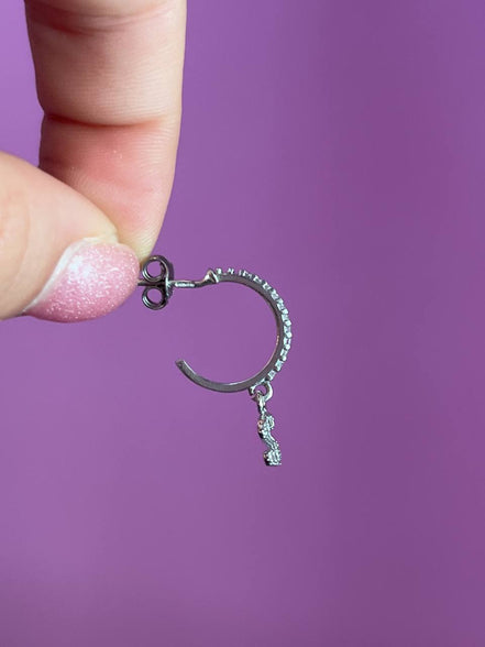 Mono orecchino anellina in argento 925 rodio con lettera e zirconi